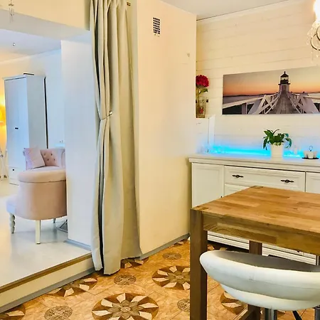 Apartment Romantic Near The Beach, Free Parking, Self Check In